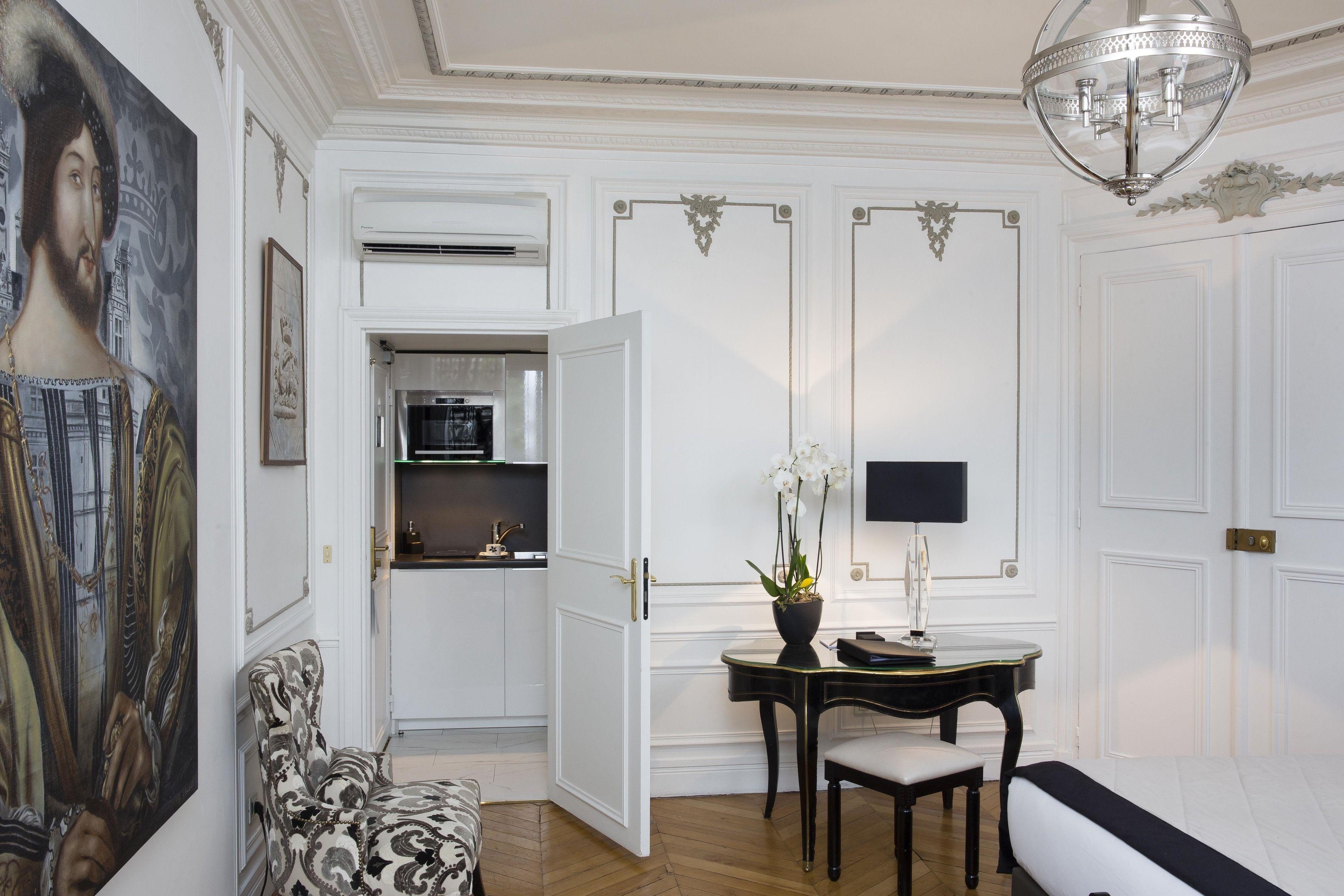 Hotel & De Latour Maubourg 4*