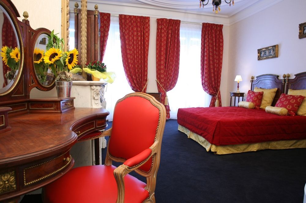Hotel & De Latour Maubourg 4*